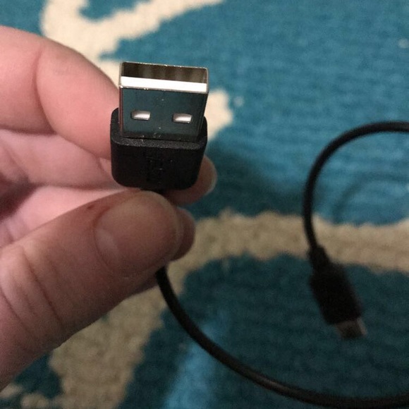 Short Black USB charging cable - Picture 3 of 4